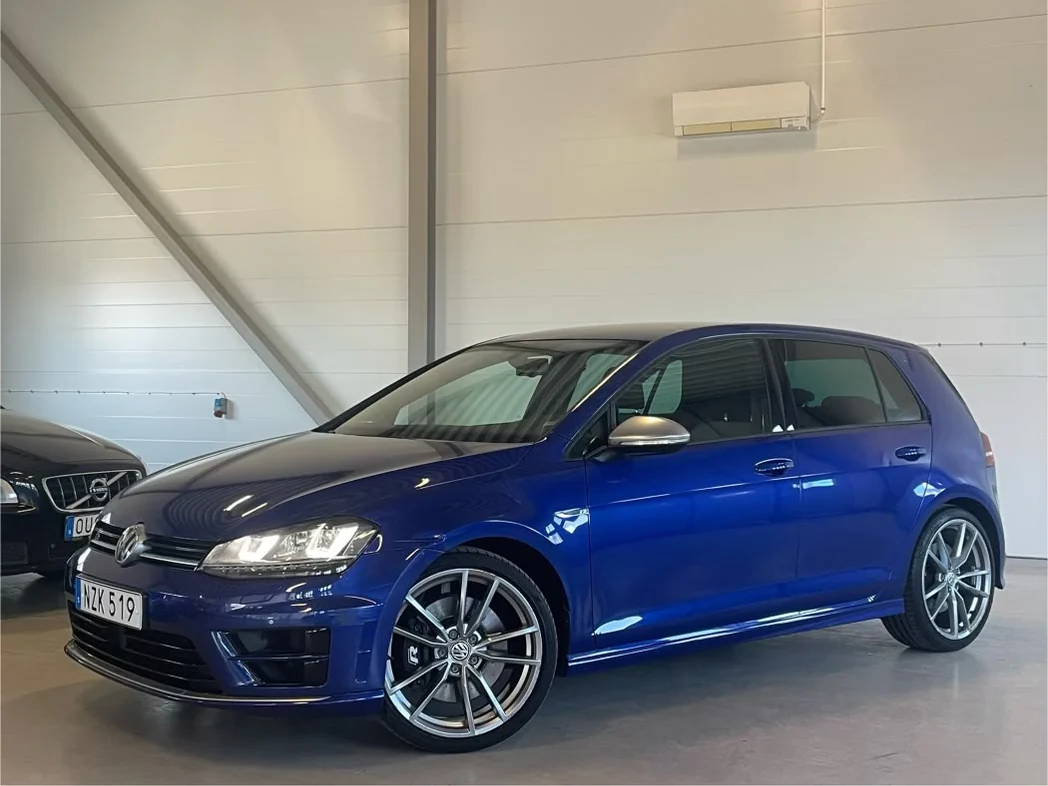 Blå Volkswagen hos MTD Bilar.